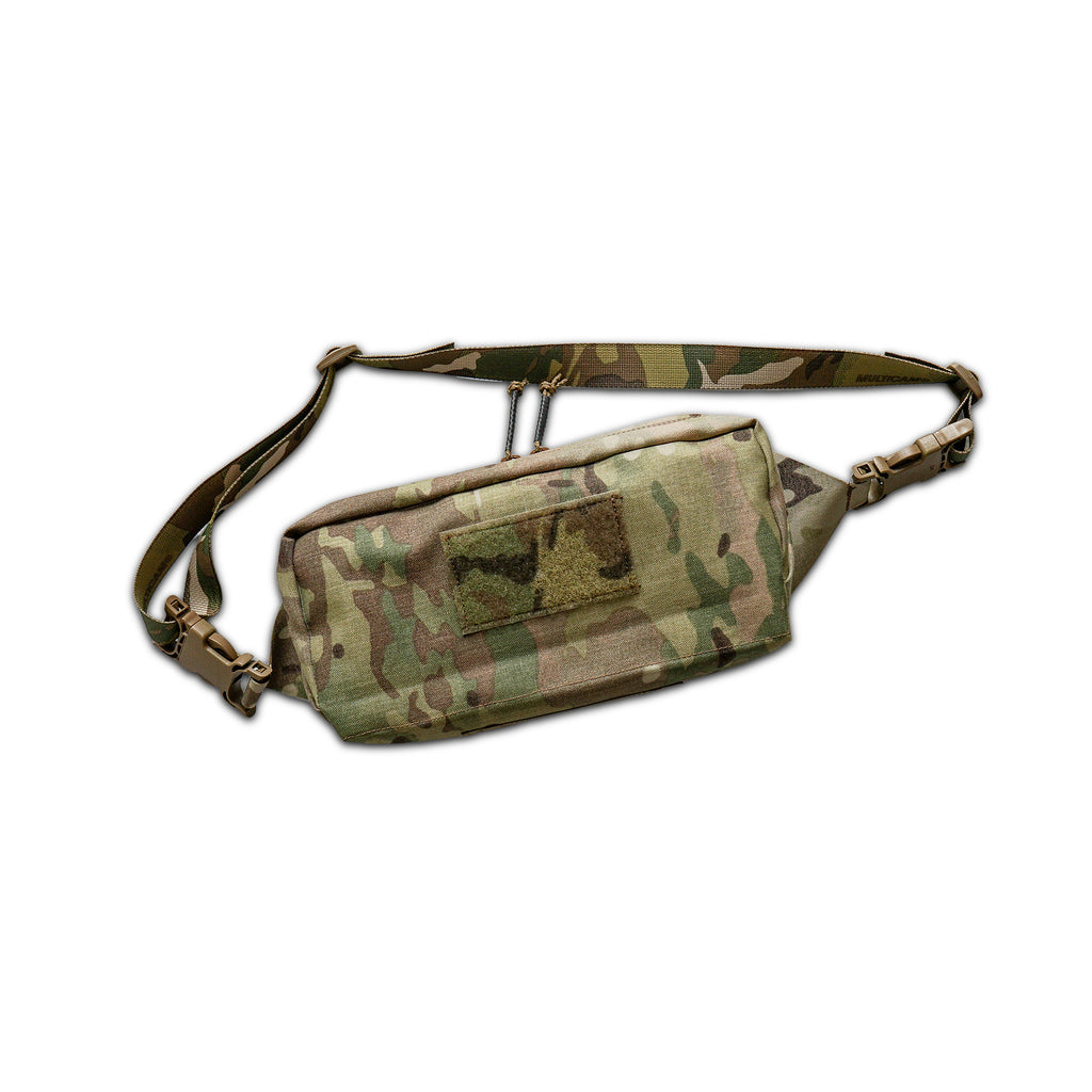 Specialist Utility Pack Bauchtasche in Multicam – Vorderansicht mit Klettfeld